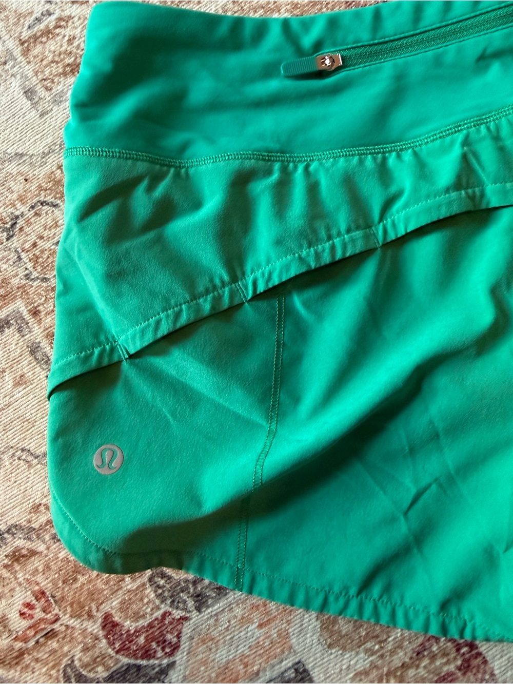 lululemon athletica Women's speed shorts size 6 2.5” inseam low rise green color - Picture 4 of 5